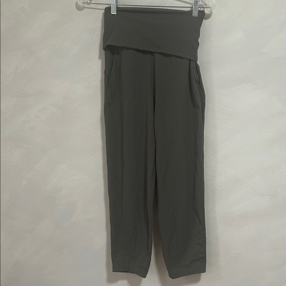 Lululemon Align Ribbed Waist Cropped Jogger - grey sage size 2 - Picture 2 of 8